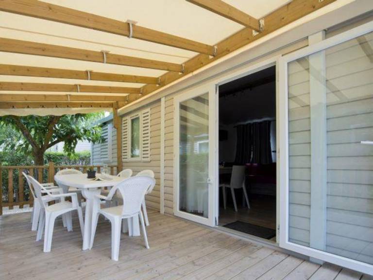 Mobile home with patio & heated pool — photo 5