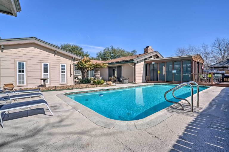 Casa  Meadow Village