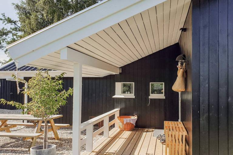 Vacation home with sauna & yard — photo 5