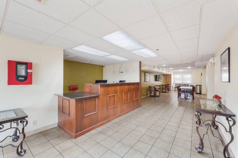 Quality Inn Lincoln Cornhusker — photo 4