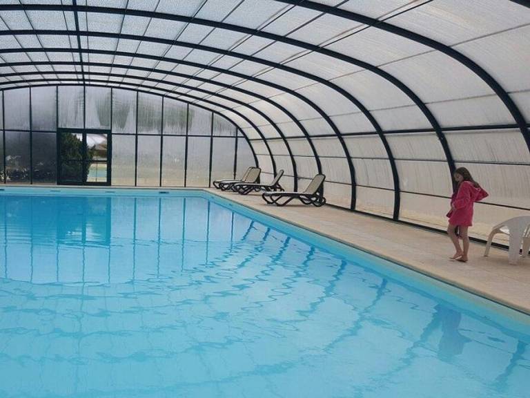 Bungalow with patio & heated pool — photo 2