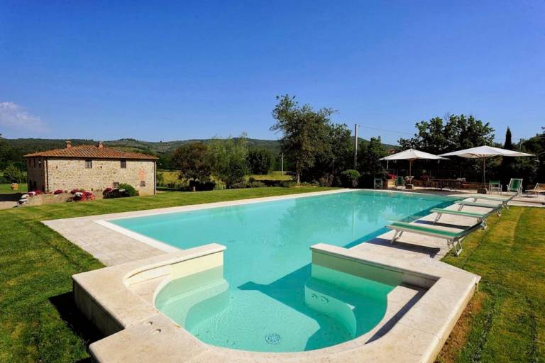 House with sauna, garden & jacuzzi | Nature view in Reggello
