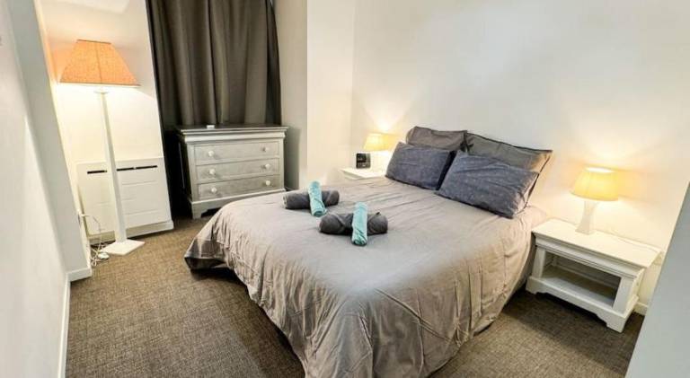 Appart serenite au Pont de Joinville, Paris - 1 chambre - 3 lits - 5 pers in Creteil