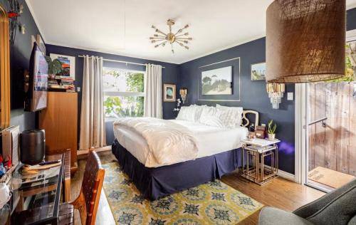 Bed & Breakfast Studio City