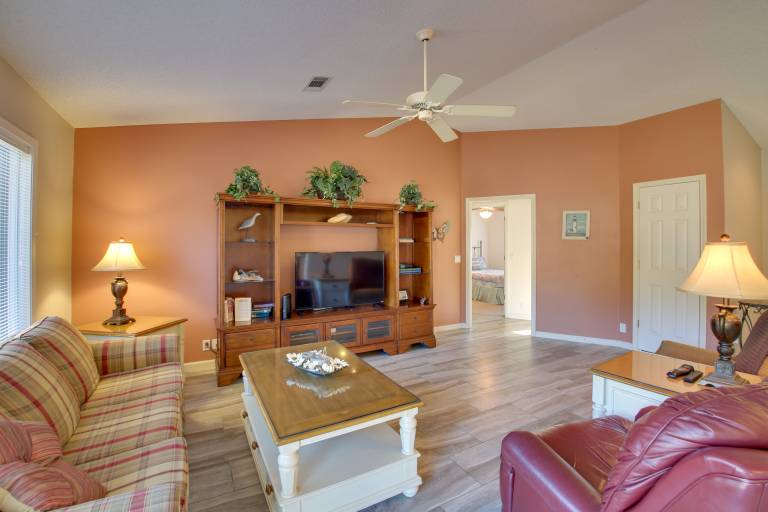 Lake Balboa Access: Home w/ Dock & Yard — photo 5