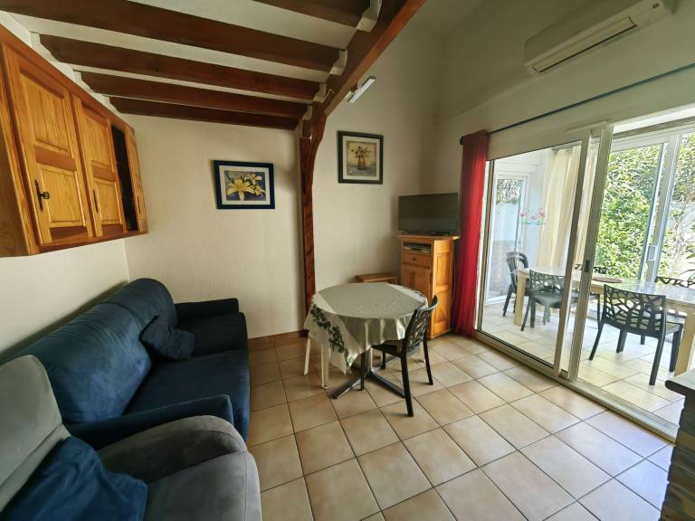 House with barbecue & pool — photo 3