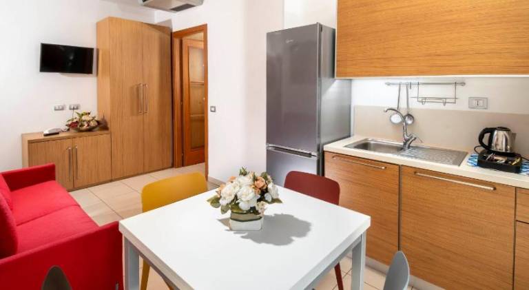 Serviced apartment with patio | Suitable for remote work — photo 2