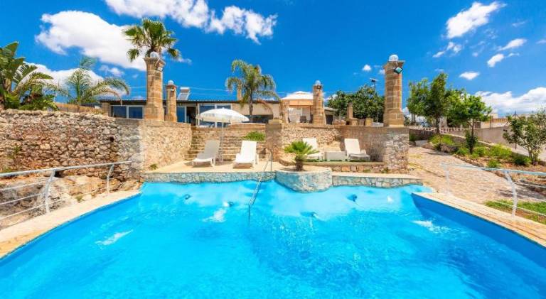Villa with barbeque, yard & private pool in Salve