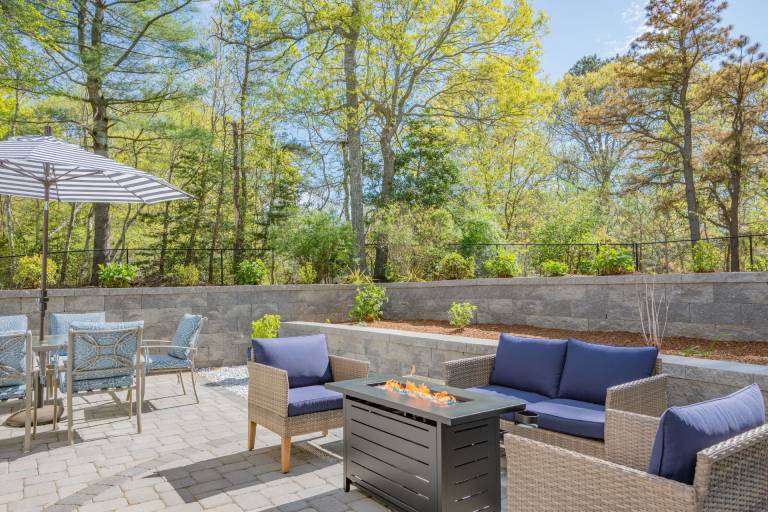 Relax at This Dog-Friendly Sandwich Retreat — photo 2