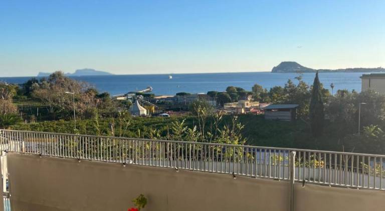 Holiday apartment | Next to the beach | Pet-friendly in Pozzuoli