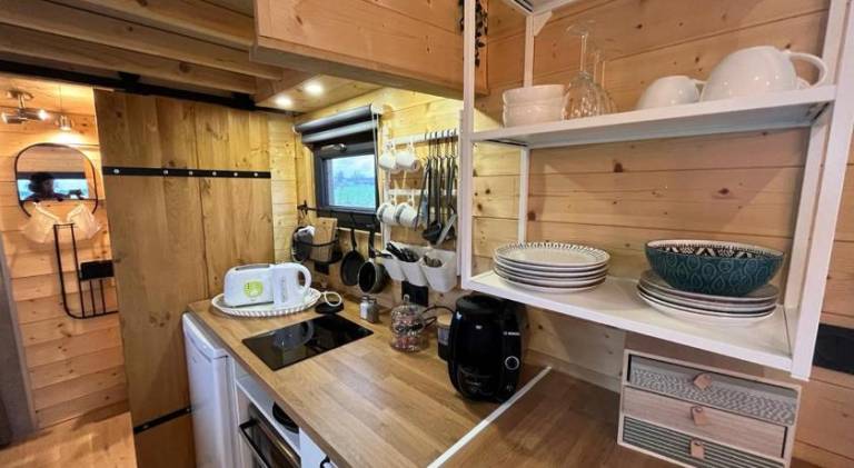 Lovely lodge with patio, pool & garden | Pets allowed — photo 4