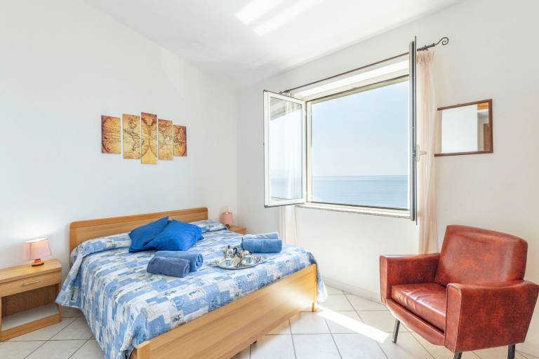 Fully equipped rental apartment with terrace & pool | Sea view | Next to the beach | Pets are welcome — photo 5
