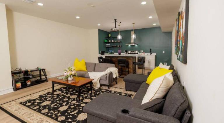 Spacious 3BR Terrace Apt Near LakePoint and Golf — photo 3