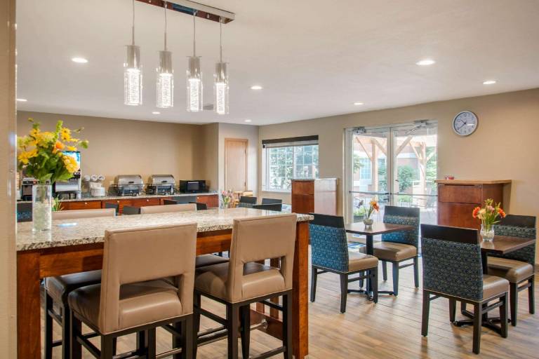 MainStay Suites Dubuque at Hwy 20 — photo 2