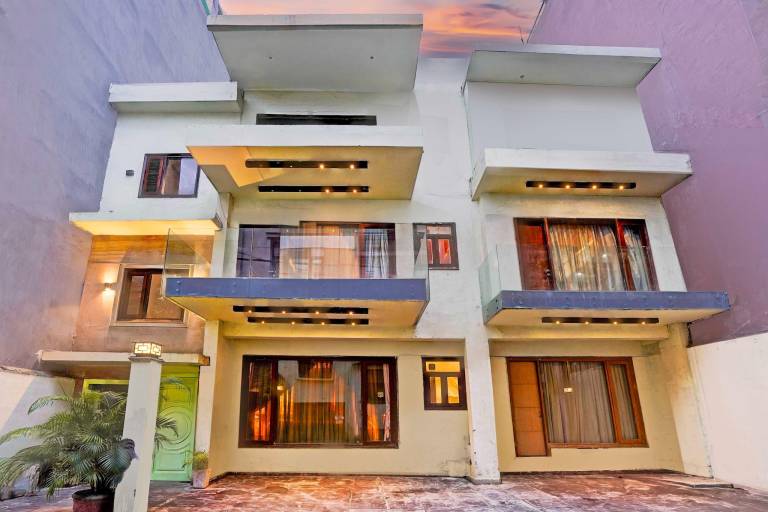 Cotts Luxury Rooms by Palette Breakfast Vasant Kunj