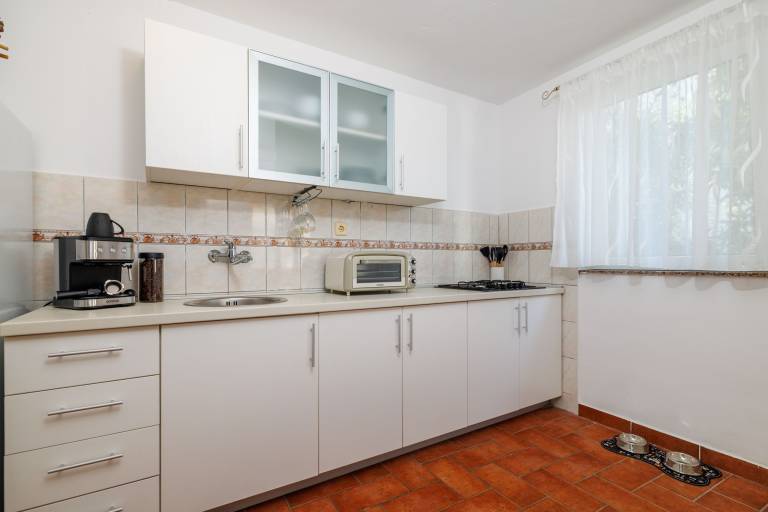 Apartment with BBQ & patio | Garden view — photo 4