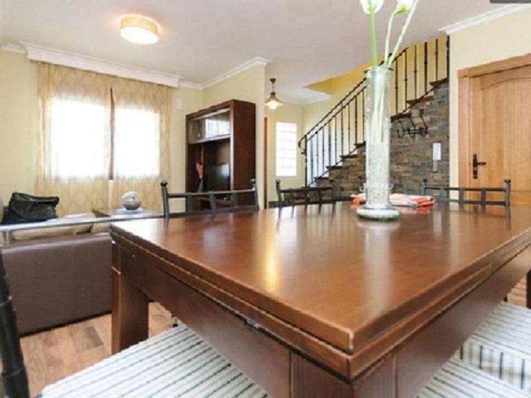 Family-oriented ample house with pool, yard & jacuzzi | Mountain view | Dogs allowed — photo 5