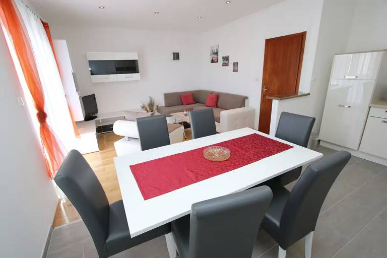 Fully equipped nice rental apartment with terrace | Beach nearby | Dogs allowed — photo 4