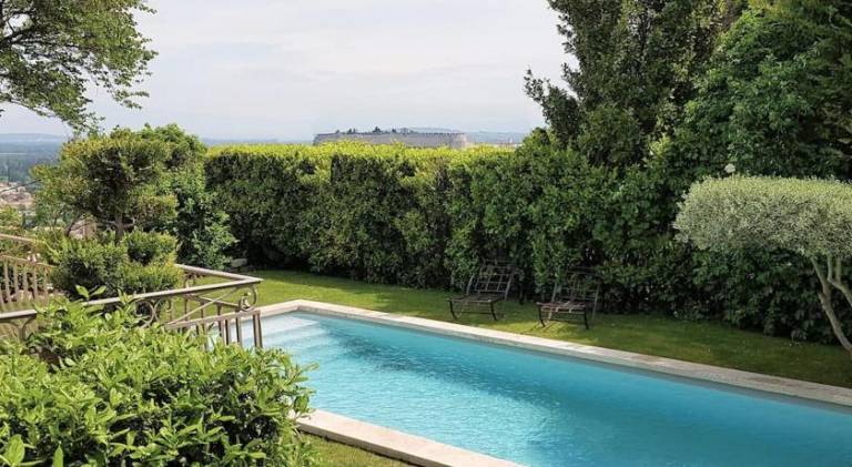 Villa with pool in Villeneuve-les-Avignon