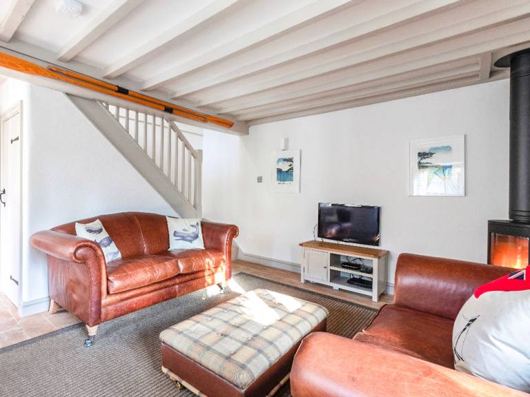 Family-oriented cottage with grill & garden | River view | Pets are welcome — photo 3
