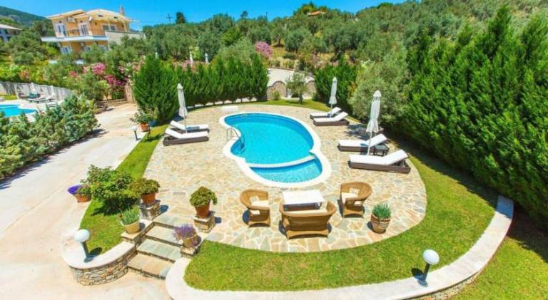 Villa with pool in Skiathos
