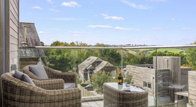 Vacation home with pool & jacuzzi — photo 3