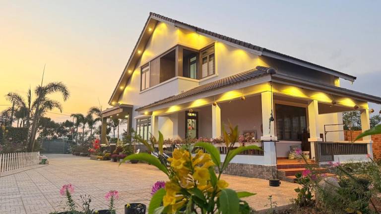 Villa with views of pine hills, cloud in Da Lat