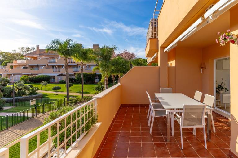 Apartment 'Jardines Santa Maria Golf Elviria' with Shared Pool, Wi-Fi and Air Conditioning — photo 2