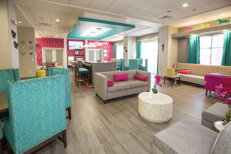 Hampton Inn Mustang — photo 3