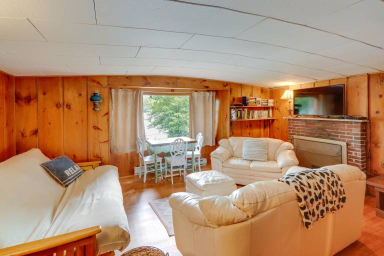 Rustic Berkshires Cottage at Lake Buel w/ Kayaks! — photo 3