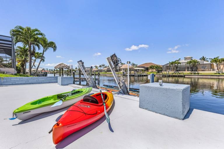 Child-friendly house with barbeque & private pool | Water view | Pets allowed — photo 2