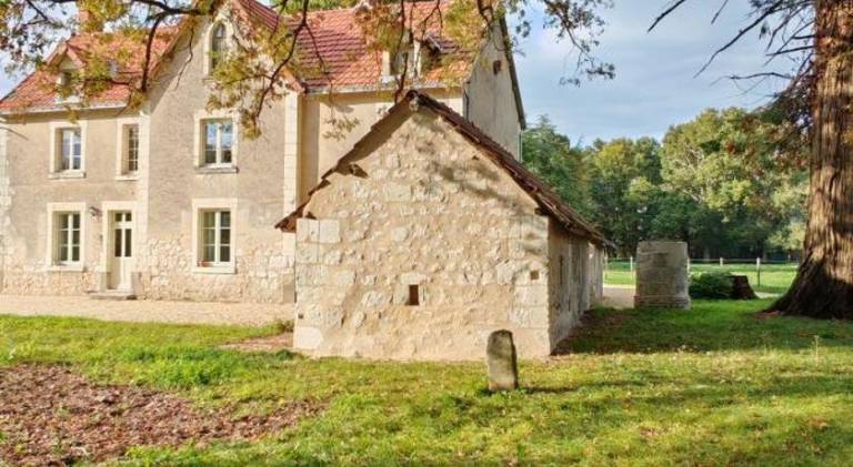 Vacation home with 1 room for 10 persons in Chinon