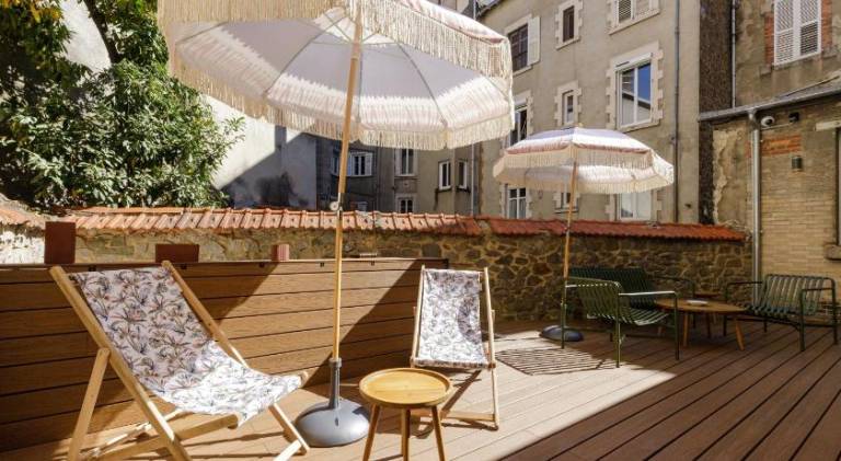 Charming serviced apartment with patio | Pet-friendly — photo 4
