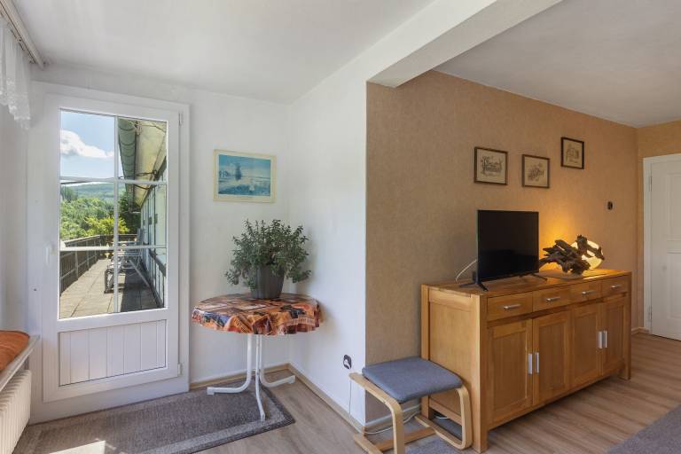Holiday apartment with garden, patio & BBQ | Garden view — photo 2