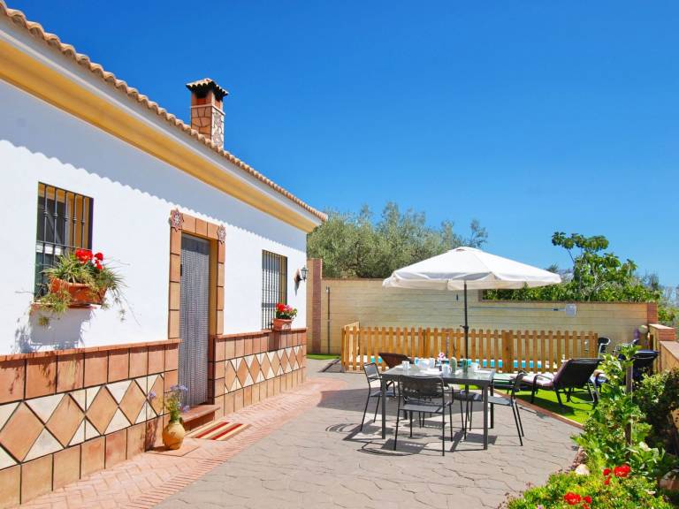Fully equipped beautiful house with barbeque, yard & patio | Dogs allowed — photo 4