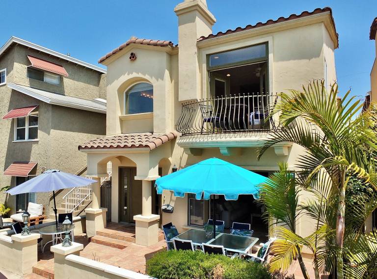 House  Belmont Shore