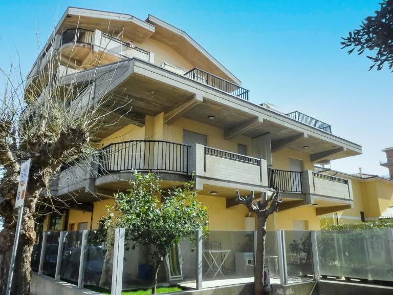 Holiday apartment with patio | Sea view — photo 2