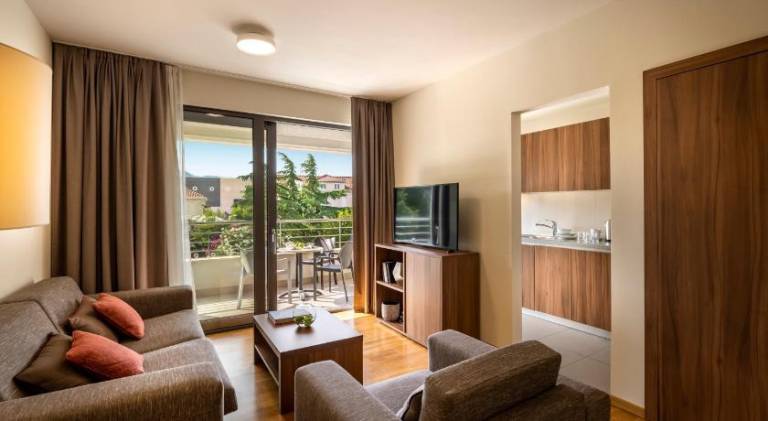Rental apartment with patio | Close to the beach | Pets allowed in Zupa dubrovacka