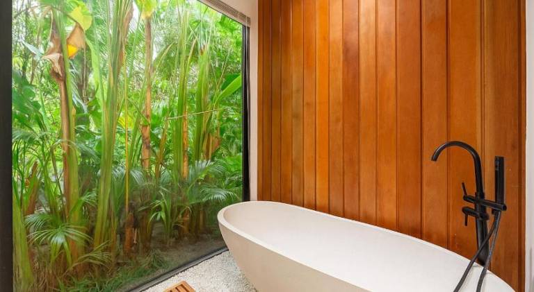Villa with pool — photo 4