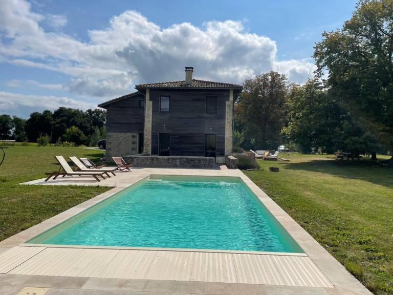 Landhaus mit Pool privatem Tennisplatz und WIFI