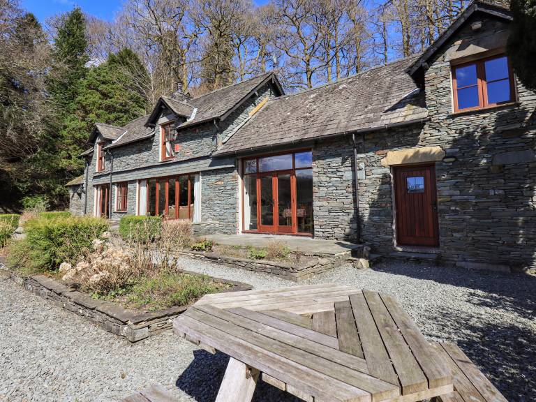 Family-friendly lovely cottage with sauna, patio & yard | Pet-friendly — photo 2