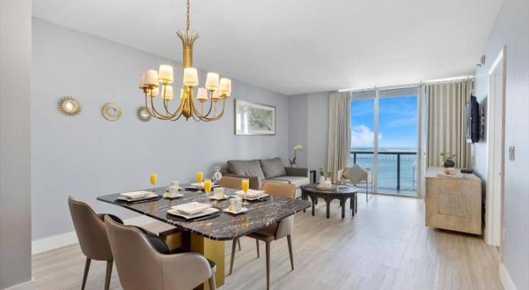 Holiday apartment with pool | Next to Bayfront Park in Miami, FL