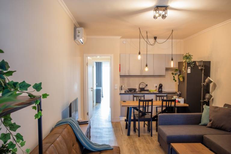 Stylish condo with balcony, swimming pool & airco! — photo 3