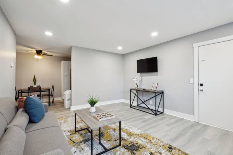 Apartment  Fair Oaks