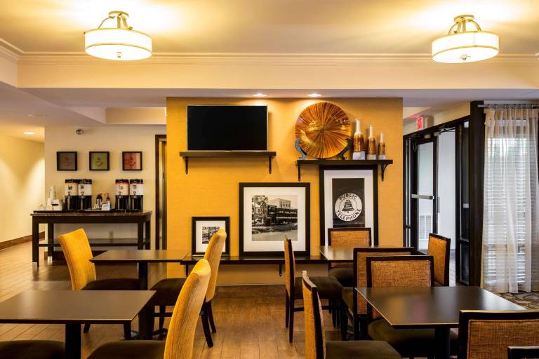 Hampton Inn by Hilton Philadelphia International Airport — photo 3