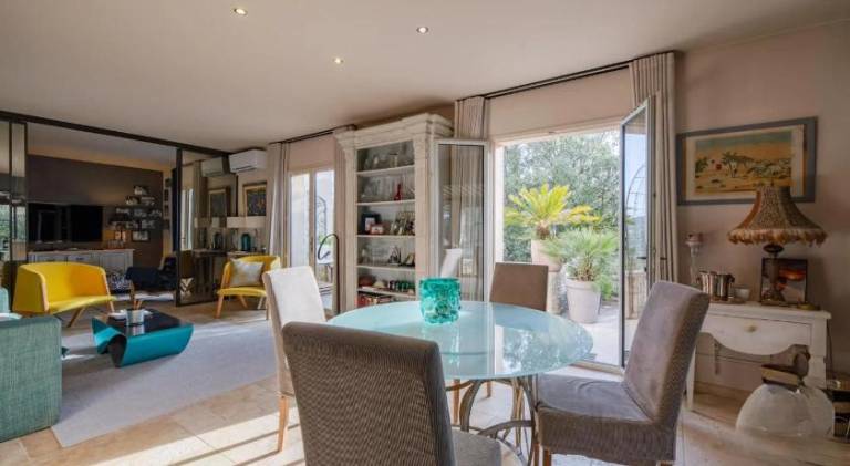 Fully equipped villa with barbeque, yard & private pool | Perfect for remote work | Pet-friendly — photo 4