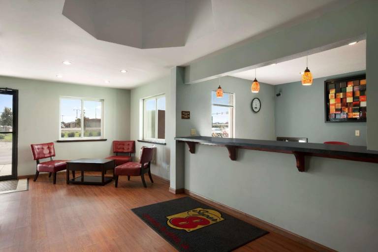Super 8 By Wyndham Council Bluffs Ia Omaha Ne Area — photo 5