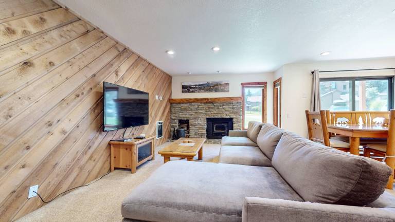 Fully equipped nice condo with jacuzzi & sauna | Mountain view | Pets allowed — photo 3
