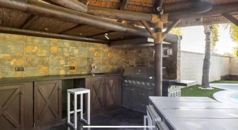 Villa with jacuzzi & pool — photo 5