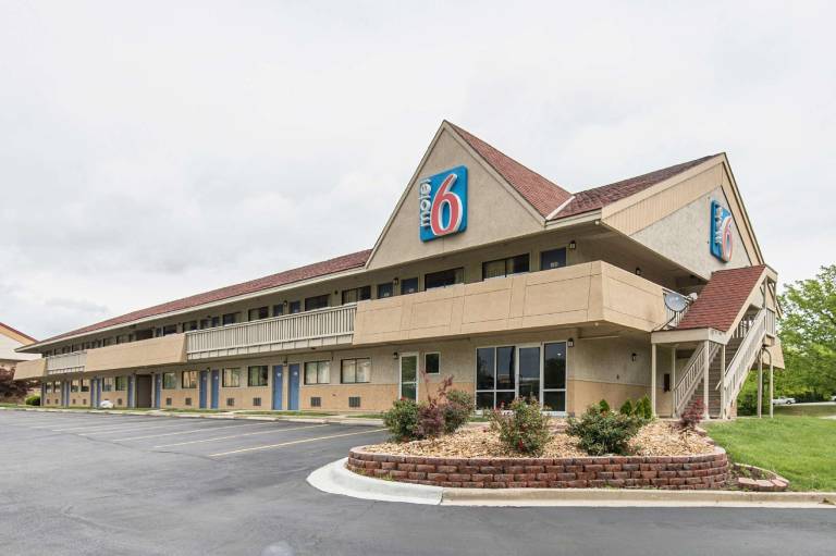 Motel 6 Overland Park, KS in Overland Park, KS